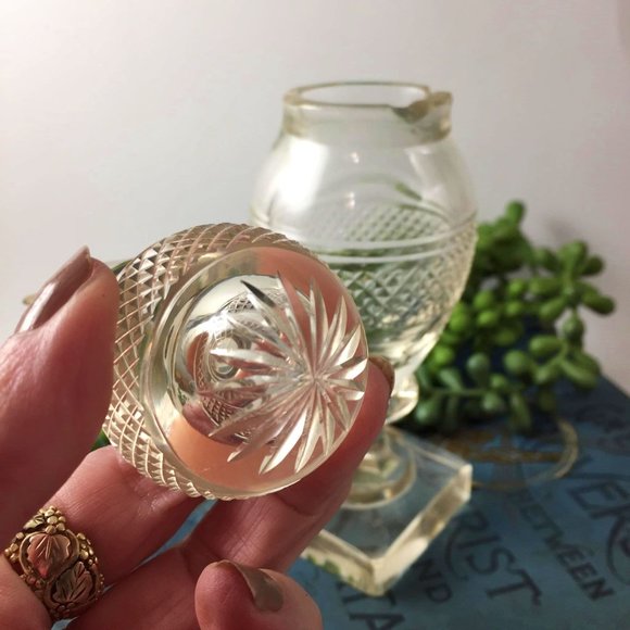 ANTIQUE Victorian Cut Glass Crystal Cayenne Spice Bottle with Gold Spoon Spice J - Picture 5 of 12
